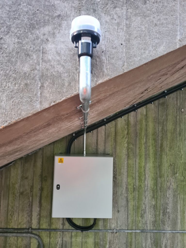 Tidy connection for the Photocell and four-pole contactor controlling hospital canopy lights